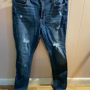 Light wash denim jeans from Hollister. Size 13